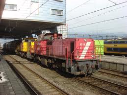 6c.- NS 6400 diesel cargo rood voor de LGB baan
